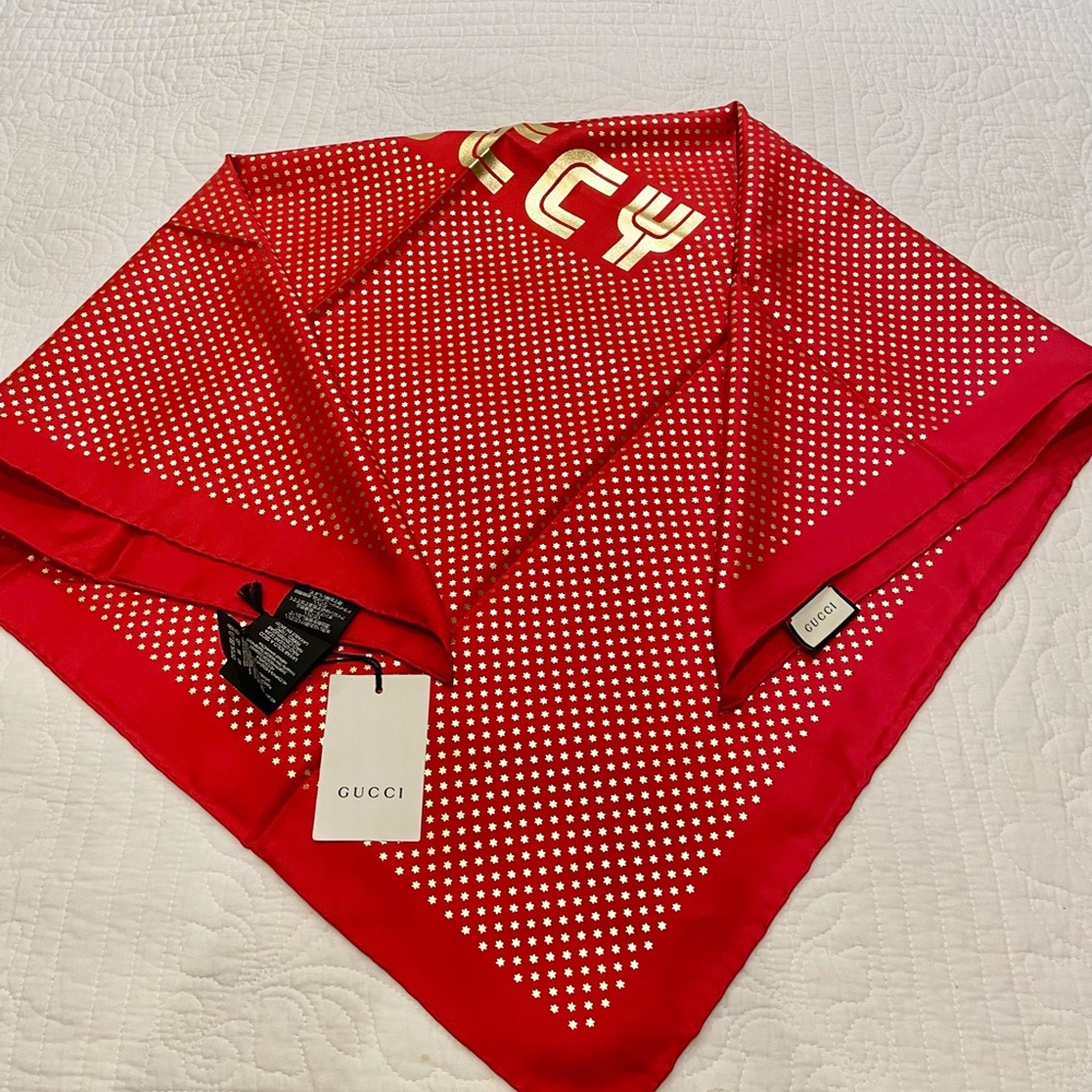 Authentic Gucci Red Gold Star Print with  Guccy logo scarf. - Picture 2 of 10